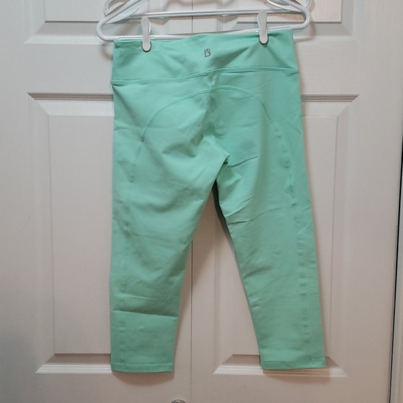 Buffbunny Crop Pants BNWOT - Picture 2 of 2